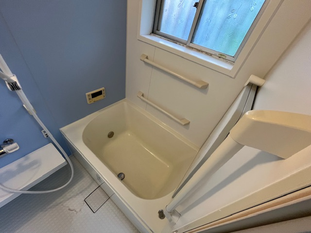 寺池台貸家の浴室