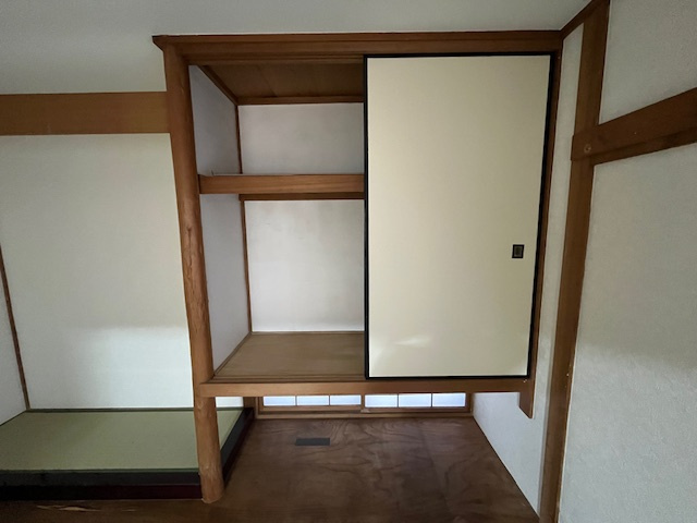 寺池台貸家の収納