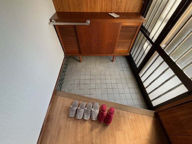 寺池台貸家の玄関