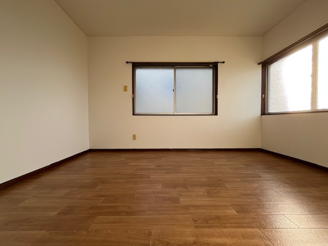 寺池台貸家の洋室