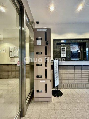 【設備】 | ワコーレ堀切菖蒲園2 | 【宅配ボックス】在宅時・不在時に関わらず、居住者の代わりに非対面で宅配物を受け取ってくれる便利な設備です。わかりやすくご説明致しますので見学時にはお部屋だけではなく共用部分もぜひチェックしてください。