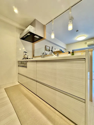 【キッチン】 | ワコーレ堀切菖蒲園2 | ワイドで収納豊富なシステムキッチン