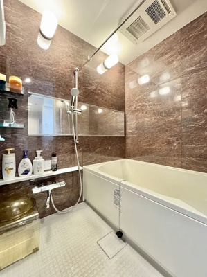 【浴室】 | ワコーレ堀切菖蒲園2 | 【バスルーム】暖房換気乾燥機付きシステムバスルーム。暖房・冷風・換気・乾燥など、毎日を快適に過ごせるうれしい機能が揃っています。雨の日の洗濯物も安心です。