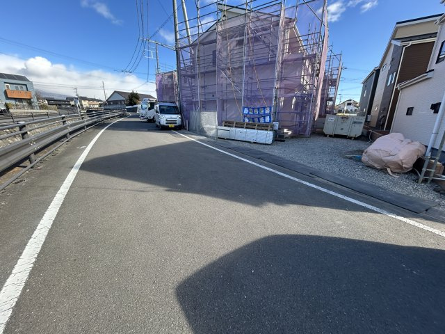 新築　前橋市富士見町時沢第3　4号棟の前面道路含む現地写真|現地写真　北西側接道幅員約6ｍ
