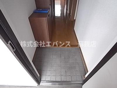 【玄関】 | ラッキーベル鈴幸A | 収納もある玄関です