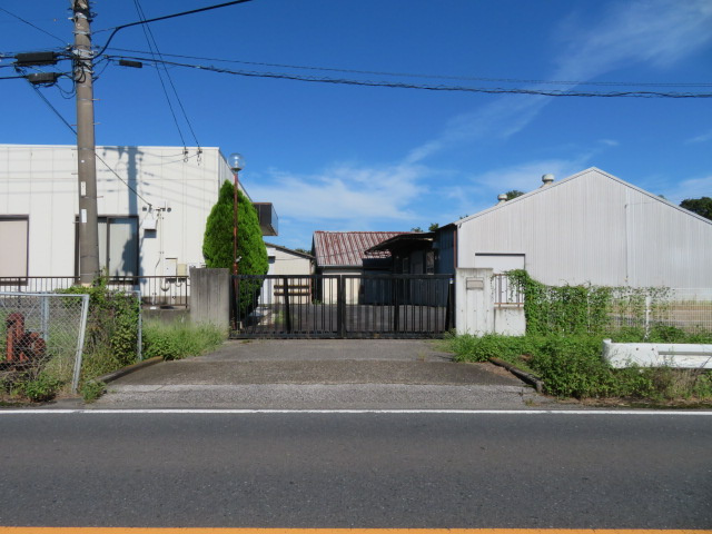 北葛飾郡杉戸町大字深輪の倉庫