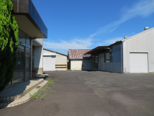 北葛飾郡杉戸町大字深輪の倉庫