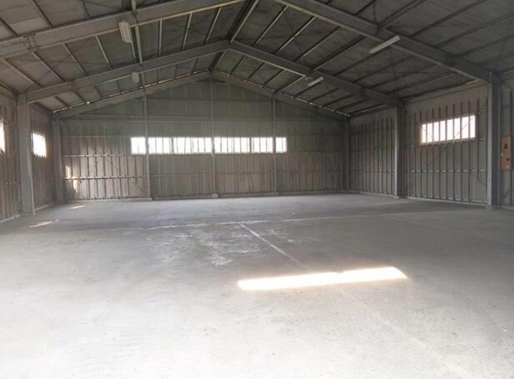 北葛飾郡杉戸町大字深輪の倉庫