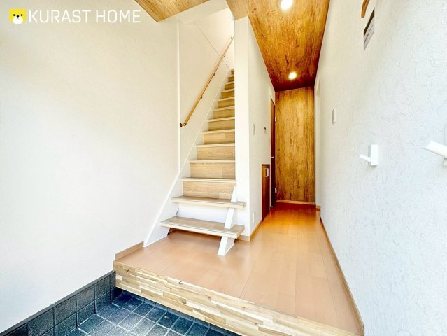 向日市寺戸町大牧　中古戸建の玄関