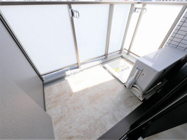 ファーストフィオーレ九条のバルコニー