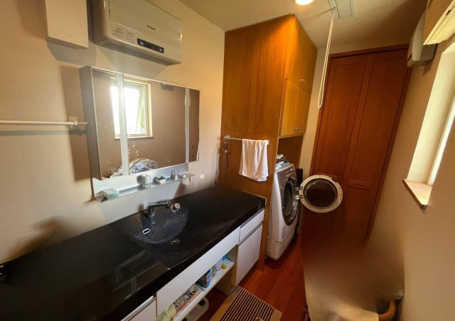 中古戸建　秋間みのりが丘の独立洗面台|使いやすい独立洗面台で忙しい朝もスムーズに準備できます。