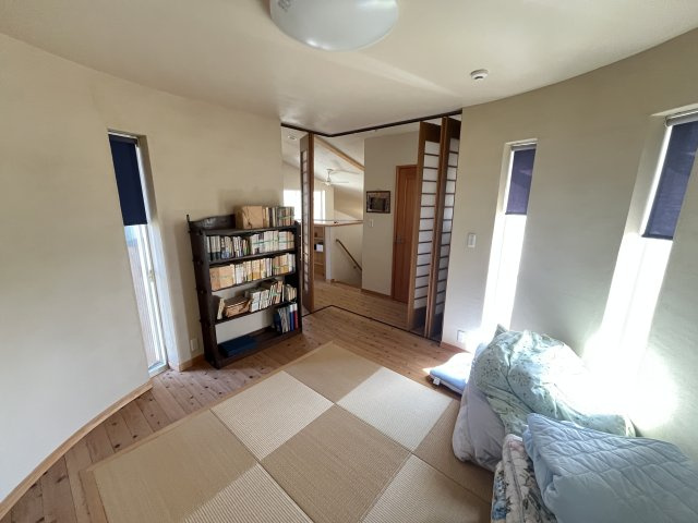 中古戸建　秋間みのりが丘の和室|和の趣を感じる落ち着いた色調の和室です。