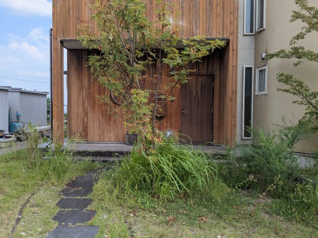 中古戸建　秋間みのりが丘の玄関|広々とした玄関でお客様を気持ちよく迎えられます。