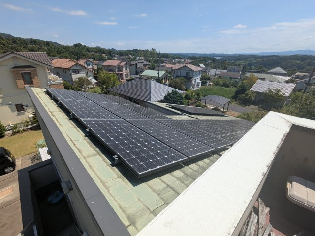 中古戸建　秋間みのりが丘の発電・温水設備|太陽光発電システムを搭載し、光熱費の節約や環境にも優しい住まいです。家計に優しく、エコな暮らしを実現できます。