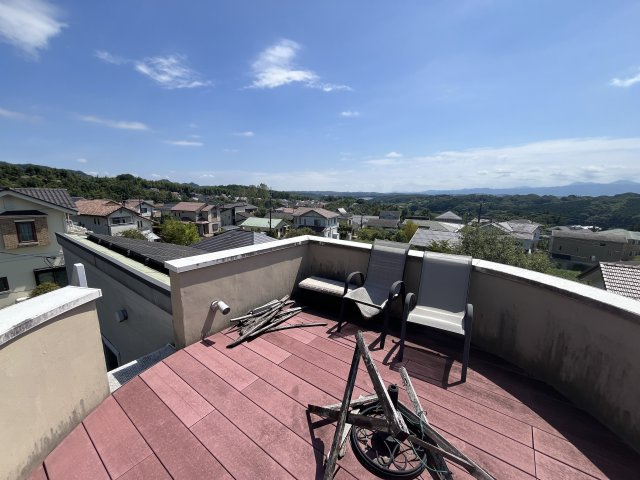 中古戸建　秋間みのりが丘の展望|四季折々の風景や夜景を贅沢に楽しめ、非日常を感じられる特別な空間です。から望む景色は開放感抜群。贅沢な眺望を楽しめます。