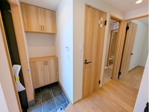 小曽根町3丁目新築戸建の玄関