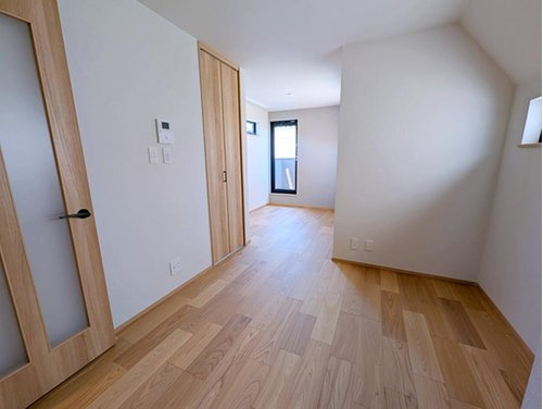 小曽根町3丁目新築戸建の洋室