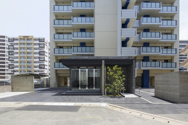 サヴォイラ・マリナ　ドゥ　ハカタ　4階のエントランス