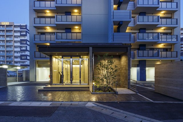 サヴォイラ・マリナ　ドゥ　ハカタ　4階のエントランス