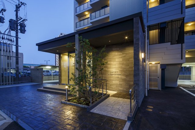 サヴォイラ・マリナ　ドゥ　ハカタ　4階のエントランス