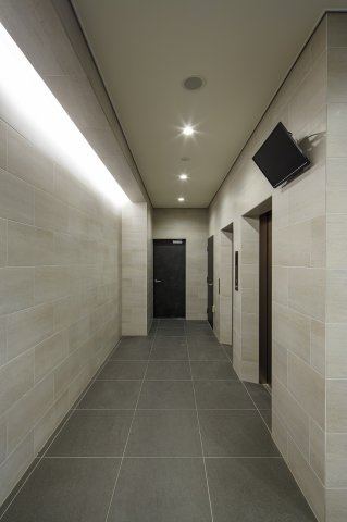 サヴォイラ・マリナ　ドゥ　ハカタ　4階のエントランス