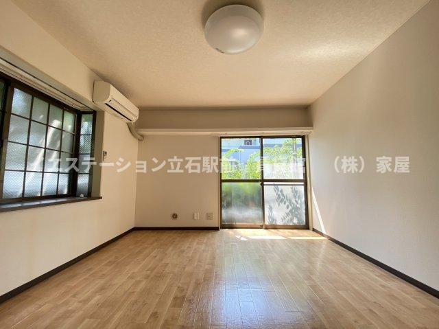 小岩モールハイツの洋室