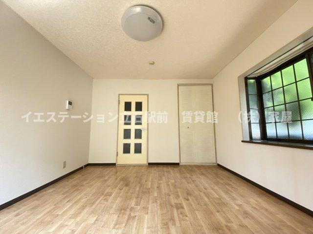 小岩モールハイツの洋室