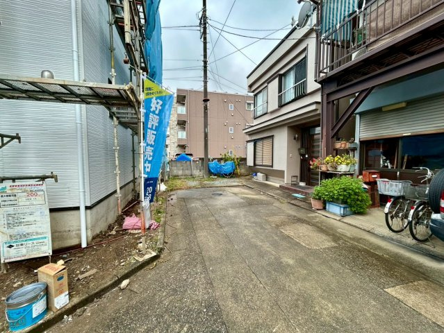 西区土屋1期　新築戸建　クラフトピット01の前面道路含む現地写真
