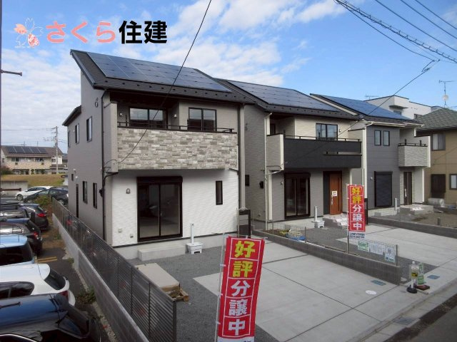 宇都宮市戸祭２丁目　１号棟の前面道路含む現地写真|前面道路は交通量も少なく駐車の際も安心です♪