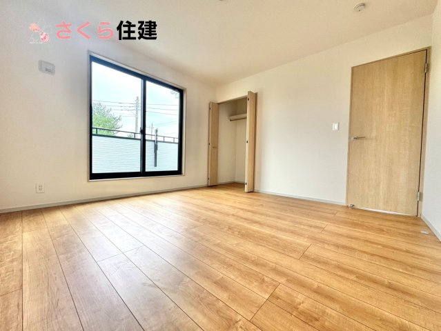 いろどりアイタウン栃木市藤岡町藤岡22-P2　１号棟の洋室|各部屋に収納あります！荷物が多い子育て世代や、趣味道具の多い方にもうれしいですね♪