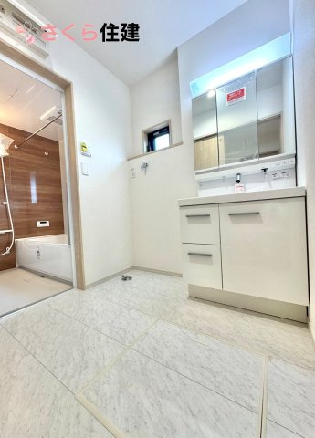 いろどりアイタウン栃木市藤岡町藤岡22-P2　１号棟のその他|ゆとりある広さの洗面所。両サイド収納の洗面台で、二人ならんで同時の身支度もスムーズです。