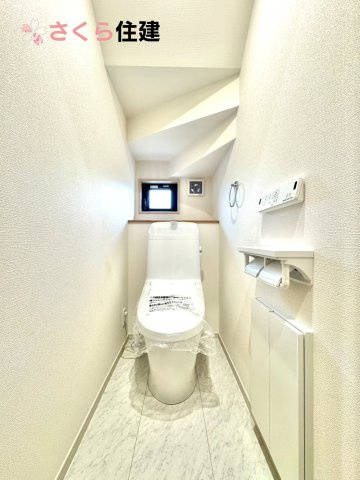 いろどりアイタウン栃木市藤岡町藤岡22-P2　１号棟のトイレ|トイレは各階完備。夜、トイレに起きても、2階の寝室から1階のトイレに降りる必要はありません。