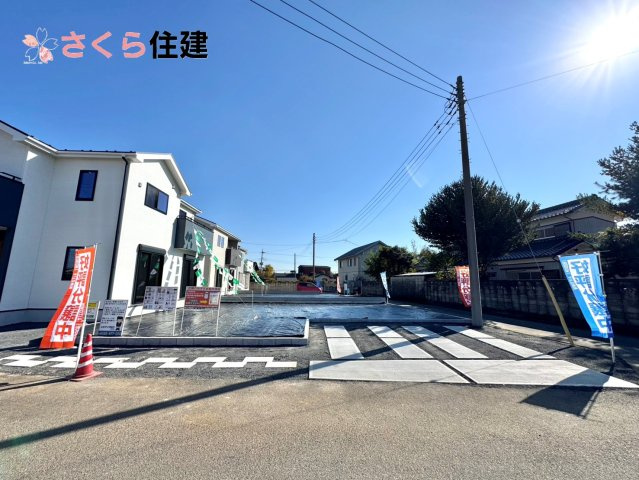 いろどりアイタウン栃木市藤岡町藤岡22-P2　１号棟の玄関|夜間でも来訪者の顔を認識できるLEDライトを装備！ＴＶモニター付きインターフォンで安心のセキュリティ。