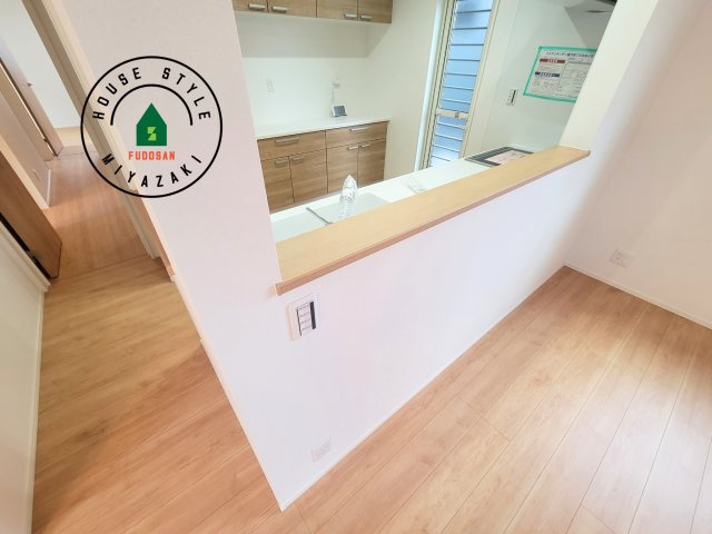 宮崎市高岡町2(B号棟)の内観：施工例|キッチンから立ち込める香りが今日の料理を期待させます。