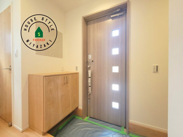 宮崎市高岡町2(B号棟)の内観：施工例|【電子キー】 玄関ドアのカギの開け閉めも、これからは電子錠でスマートに。