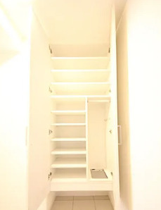 コンフォリア心斎橋EASTの玄関