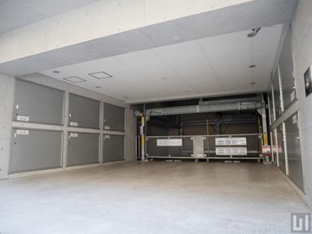 カスタリア八丁堀の駐車場