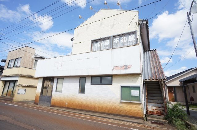 【外観】 | あがの市民病院前貸店舗 | あがの市民病院向かいに立地
