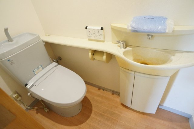 【トイレ】 | あがの市民病院前貸店舗 | 手洗いカウンター付