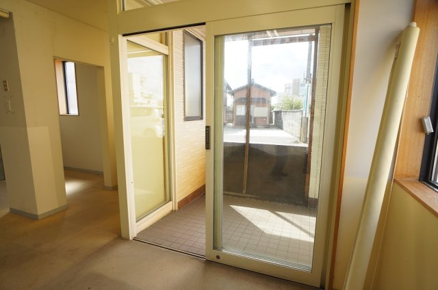 【玄関】 | あがの市民病院前貸店舗 | 自動ドア