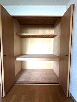 【収納】 | ライリッヒ・ストーレ | 洋室6帖のお部屋にある収納スペースです！かさ張りやすい寝具や大きな荷物などが収納できて便利です☆