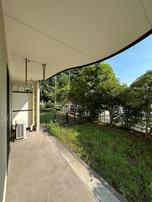 【庭】 | ライリッヒ・ストーレ | 南西向きの専用庭です！お庭でゆったり過ごしたり、ガーデニングなども楽しめますね♪