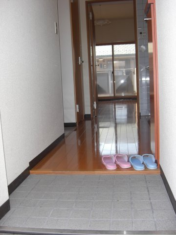 プランタン小桑原の玄関