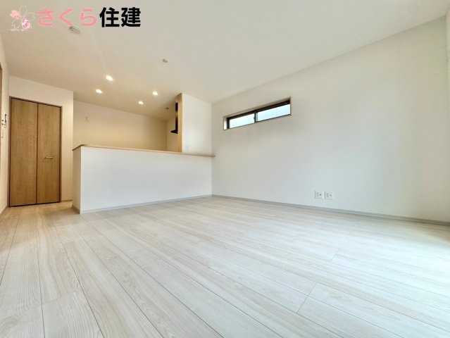 いろどりアイタウン栃木市藤岡町藤岡22-P2　３号棟の居間・リビング|14帖LDKはキッチンで家事をしながらでもお子様に一対一で向き合える時間が作れます！