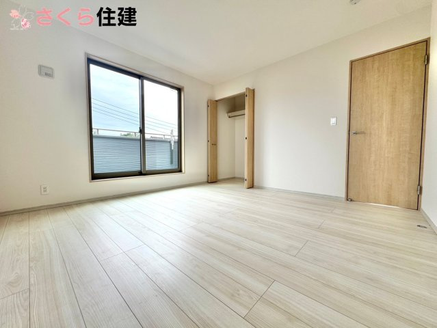 いろどりアイタウン栃木市藤岡町藤岡22-P2　３号棟の洋室|各部屋に収納あります！荷物が多い子育て世代や、趣味道具の多い方にもうれしいですね♪