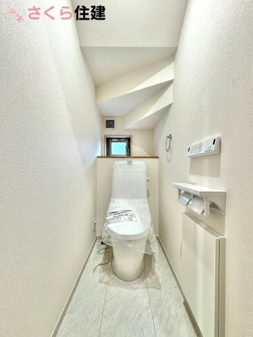 いろどりアイタウン栃木市藤岡町藤岡22-P2　３号棟のトイレ|トイレは各階完備。夜、トイレに起きても、2階の寝室から1階のトイレに降りる必要はありません。