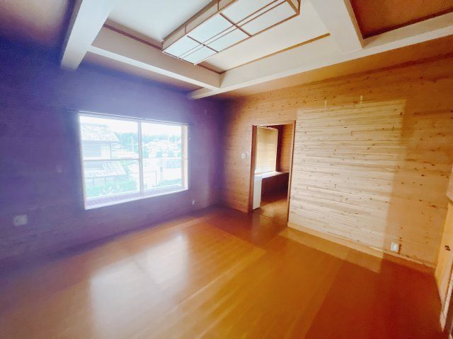 【中古戸建】前橋市川曲町の洋室|子供部屋のメリットは「自立心を養うことができる」「自分で整理整頓できるようになる」そして、お子様が成長した際には「プライバシーを確保できる」といい事だらけ♪