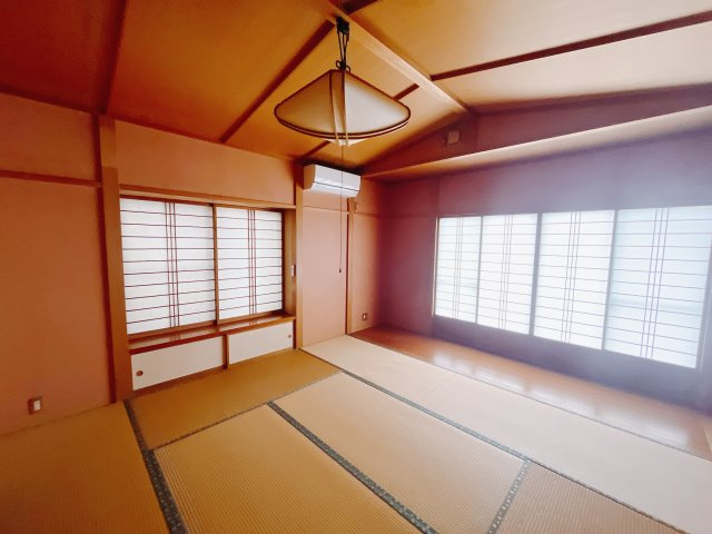 【中古戸建】前橋市川曲町の和室|和室でしか味わえない畳ならではの香りや素材で和のやすらぎを感じてください♪畳にはリラックス効果があるといわれています。のんびりするならやっぱり和室が一番ですね♪