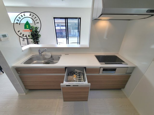 熊本市南区城南町碇第3-2棟（2号棟）　の設備|ビルトインタイプで、キッチンと同じカラーにすることにより一体感を持たせることができます。乾燥機能が備わっているため家事の時間が短縮できます。