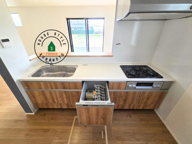 熊本市南区城南町碇第3-2棟（2号棟）　の内観：施工例|ご家族を近くに感じられる対面キッチンのLDK。会話もはずみそうですね。